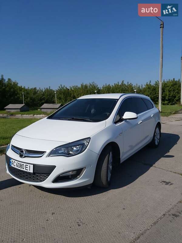 Универсал Opel Astra 2012 в Нововолынске