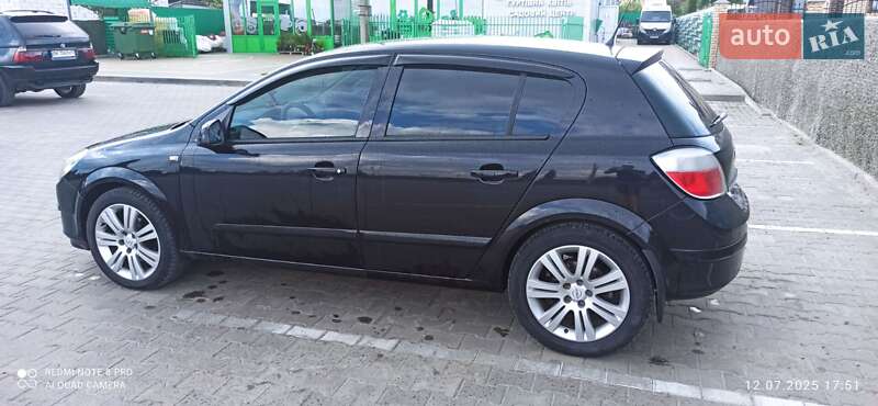 Хэтчбек Opel Astra 2005 в Вараше