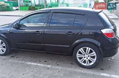 Хэтчбек Opel Astra 2005 в 