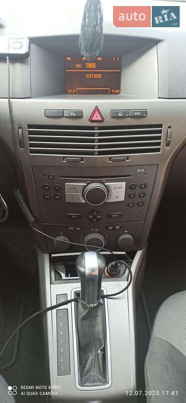 Хэтчбек Opel Astra 2005 в Вараше