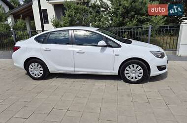 Седан Opel Astra 2017 в Львове