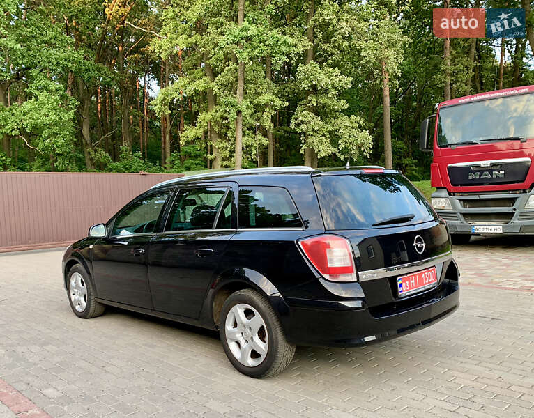 Універсал Opel Astra 2009 в Луцьку