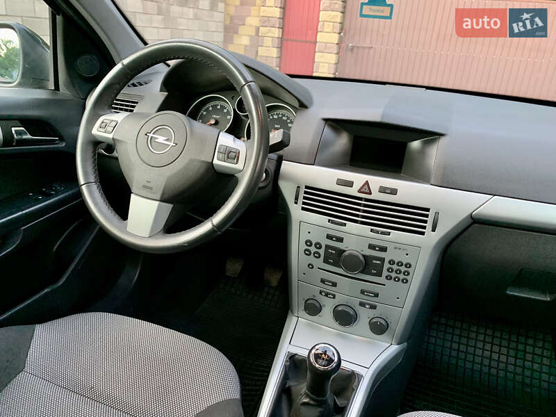 Універсал Opel Astra 2009 в Луцьку