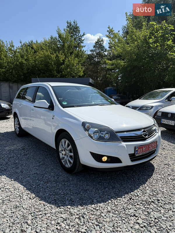 Универсал Opel Astra 2010 в Белой Церкви