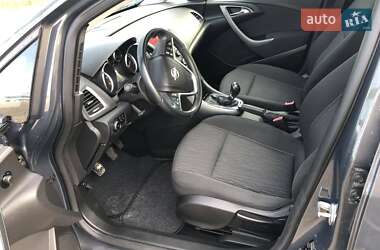 Универсал Opel Astra 2012 в 