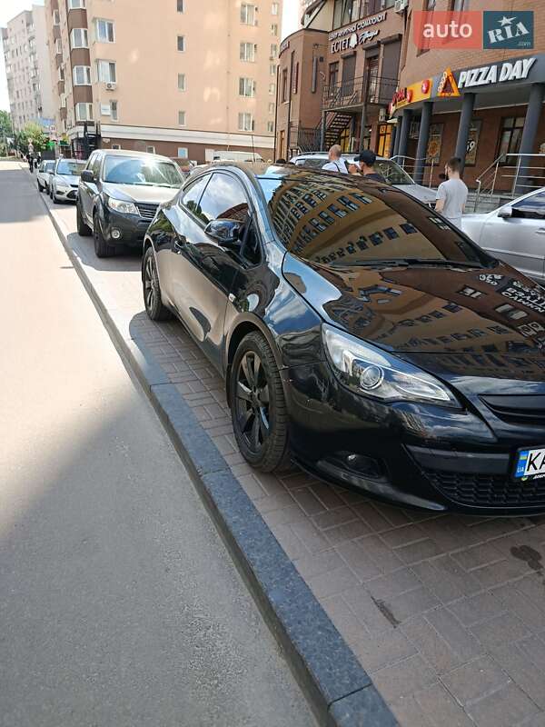 Хэтчбек Opel Astra 2013 в Вишневом