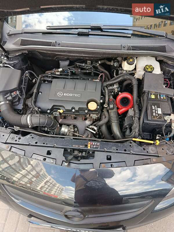 Хэтчбек Opel Astra 2013 в Вишневом