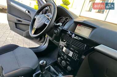 Универсал Opel Astra 2010 в 