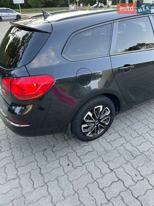 Универсал Opel Astra 2014 в Стрые