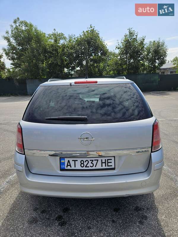 Универсал Opel Astra 2010 в Богородчанах
