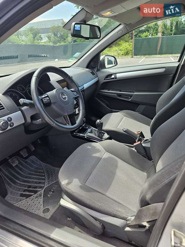 Универсал Opel Astra 2010 в Богородчанах