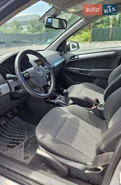Универсал Opel Astra 2010 в 