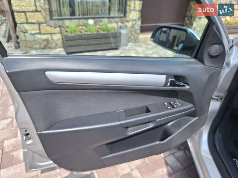 Универсал Opel Astra 2009 в Виннице