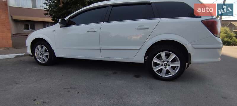 Универсал Opel Astra 2008 в Михайло-Ларином