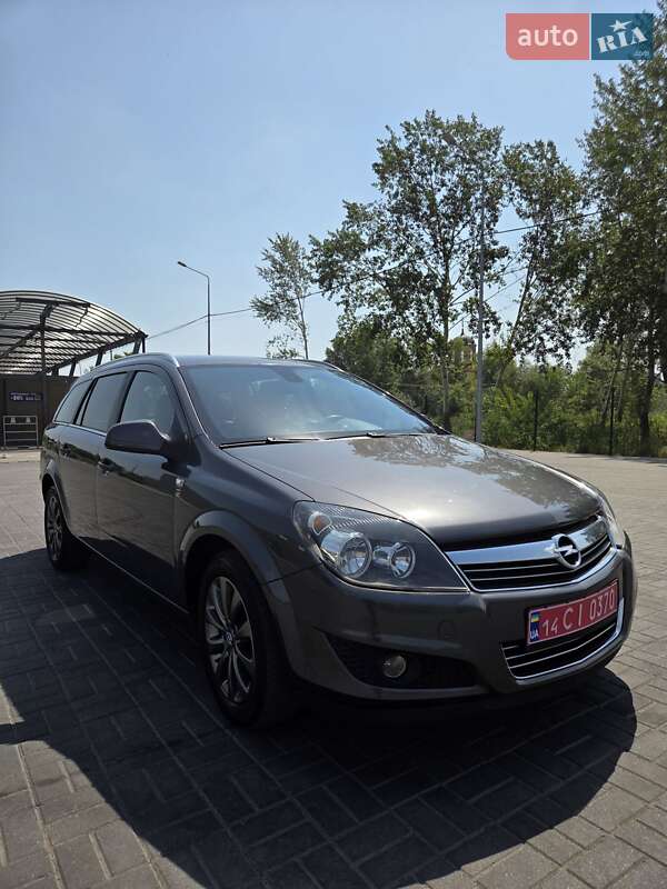 Универсал Opel Astra 2010 в Днепре