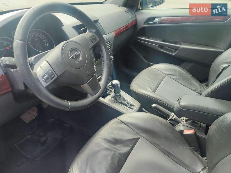 Универсал Opel Astra 2004 в Ужгороде