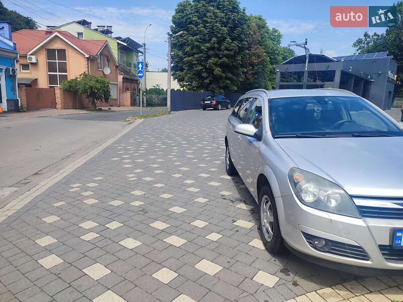 Универсал Opel Astra 2004 в Ужгороде