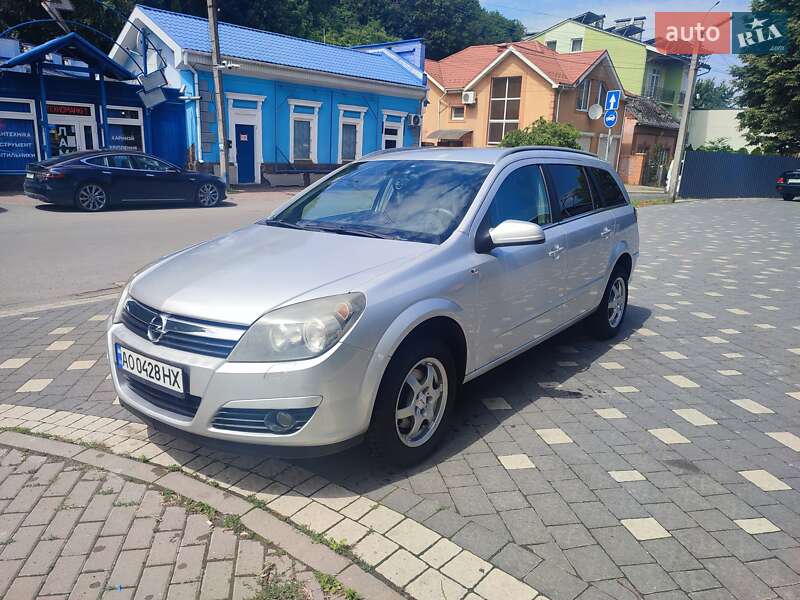 Универсал Opel Astra 2004 в Ужгороде