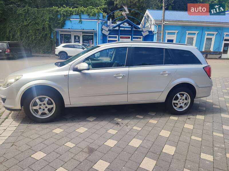 Универсал Opel Astra 2004 в Ужгороде