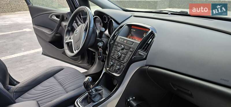 Универсал Opel Astra 2015 в Стрые