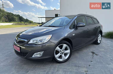 Универсал Opel Astra 2011 в Луцке