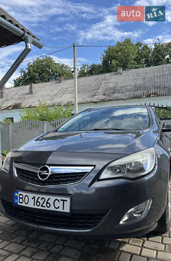 Універсал Opel Astra 2011 в Почаєві