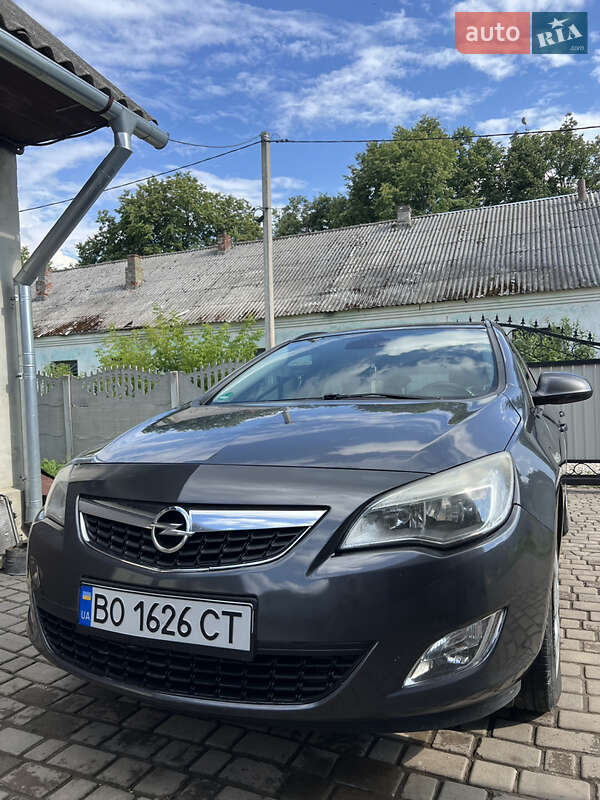 Opel Astra 2011