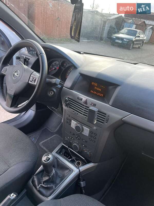 Хэтчбек Opel Astra 2006 в Львове