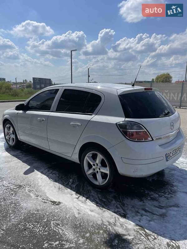 Хэтчбек Opel Astra 2006 в Львове