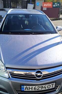 Универсал Opel Astra 2008 в Вольногорске