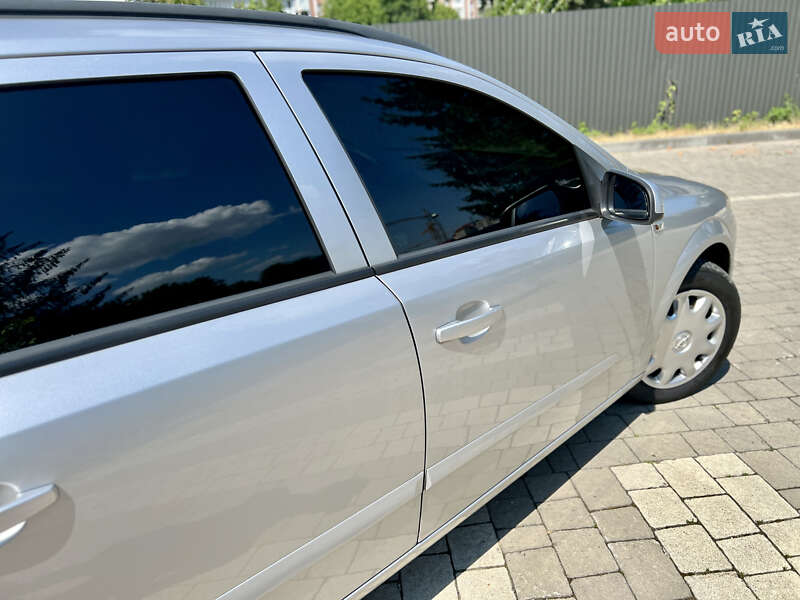 Універсал Opel Astra 2005 в Івано-Франківську