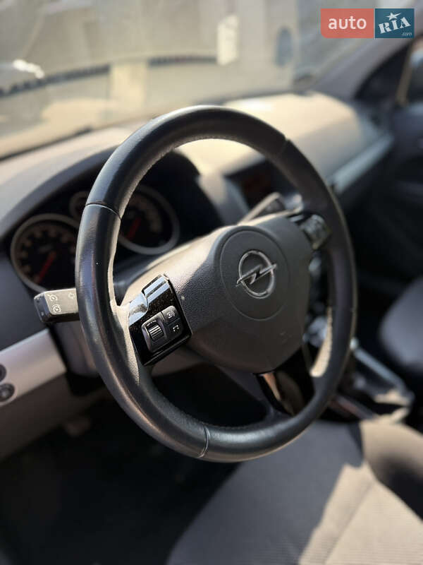 Универсал Opel Astra 2010 в Звенигородке