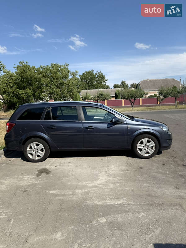 Универсал Opel Astra 2010 в Звенигородке