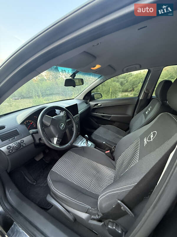 Хетчбек Opel Astra 2006 в Звягелі