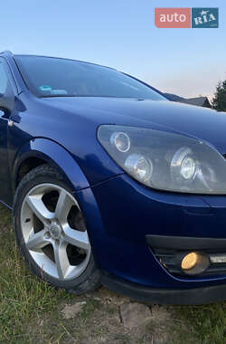 Универсал Opel Astra 2006 в Межгорье
