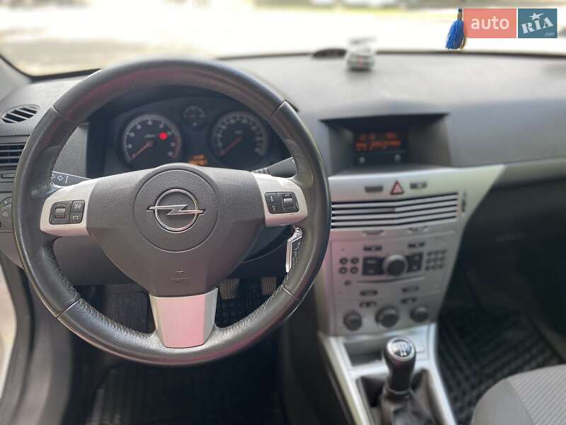 Универсал Opel Astra 2011 в Сумах