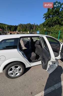 Універсал Opel Astra 2011 в Львові