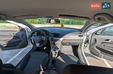 Універсал Opel Astra 2011 в Львові