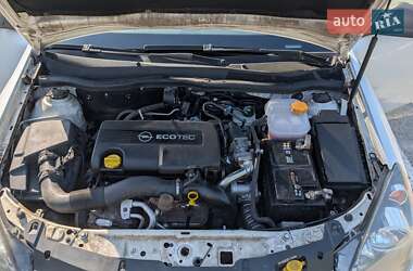 Універсал Opel Astra 2011 в Львові
