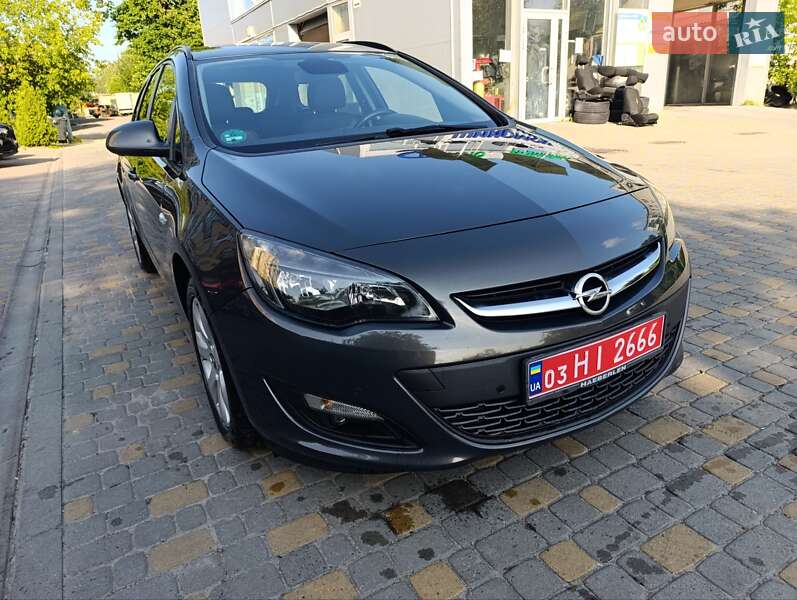 Универсал Opel Astra 2015 в Львове