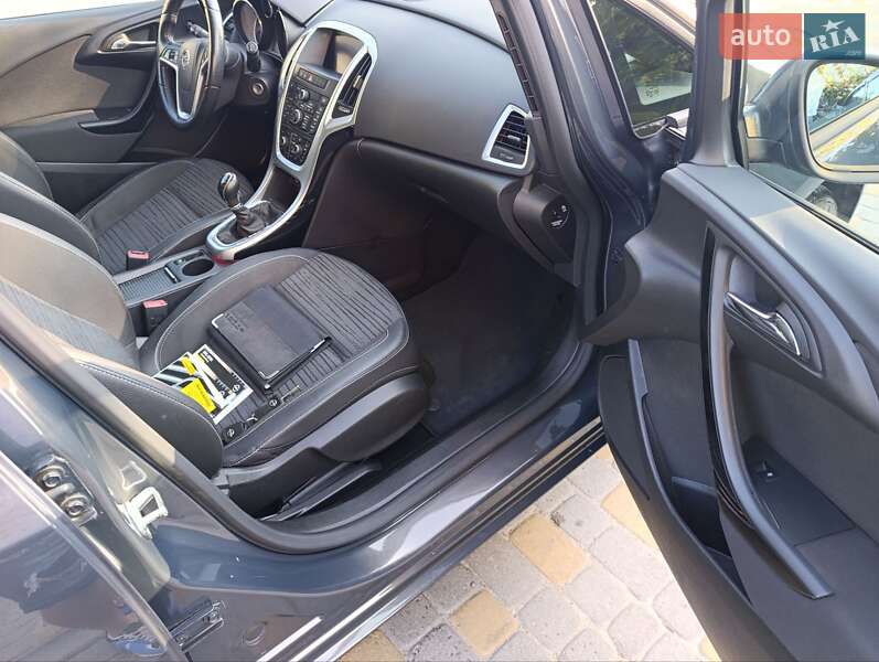 Универсал Opel Astra 2015 в Львове