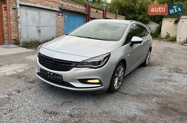 Універсал Opel Astra 2016 в Рівному