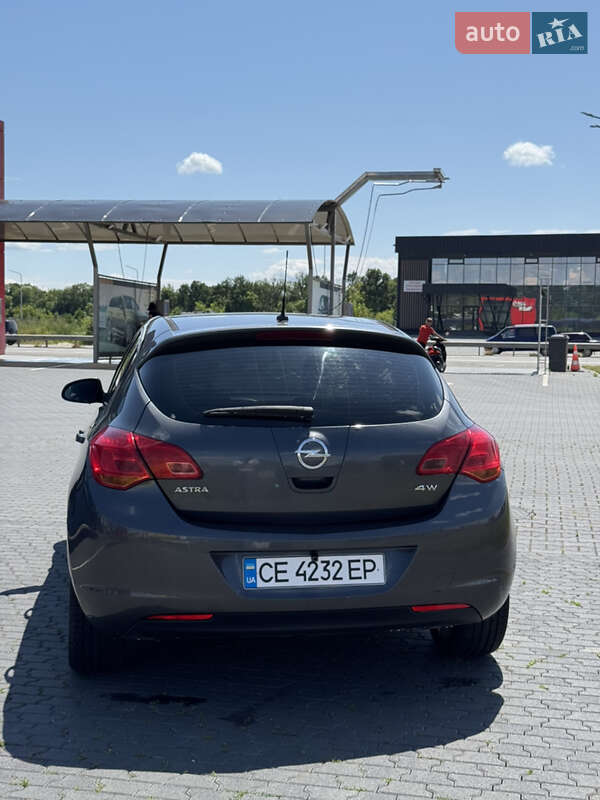 Хэтчбек Opel Astra 2010 в Черновцах