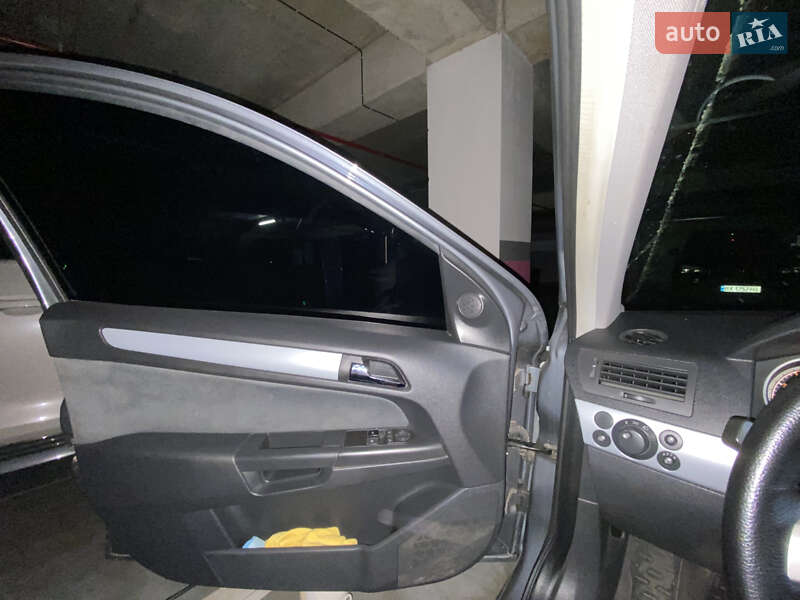 Универсал Opel Astra 2004 в Черновцах