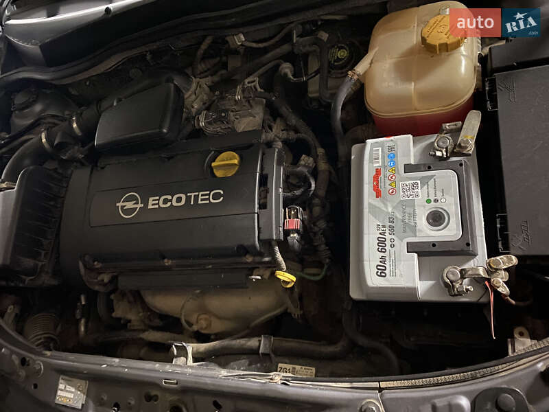 Универсал Opel Astra 2004 в Черновцах