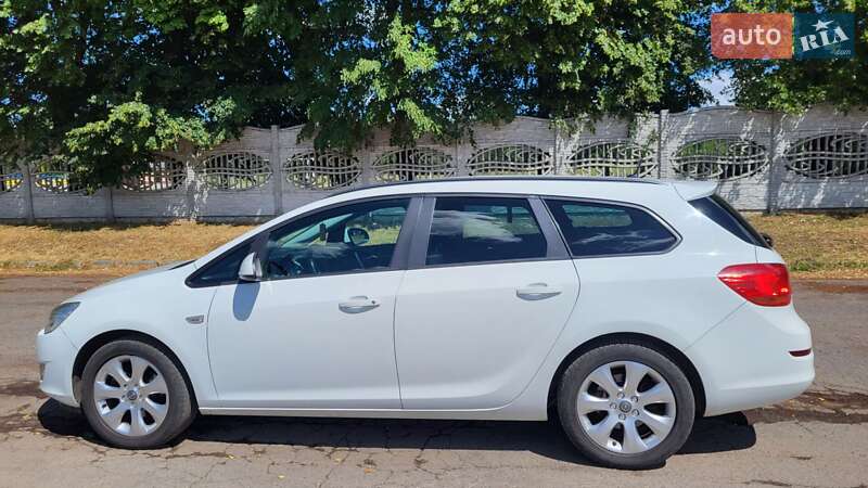 Універсал Opel Astra 2012 в Новопокровці