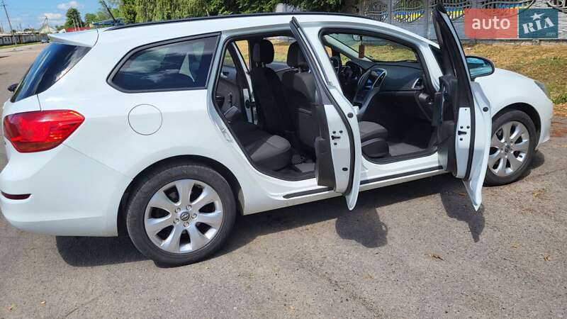 Універсал Opel Astra 2012 в Новопокровці