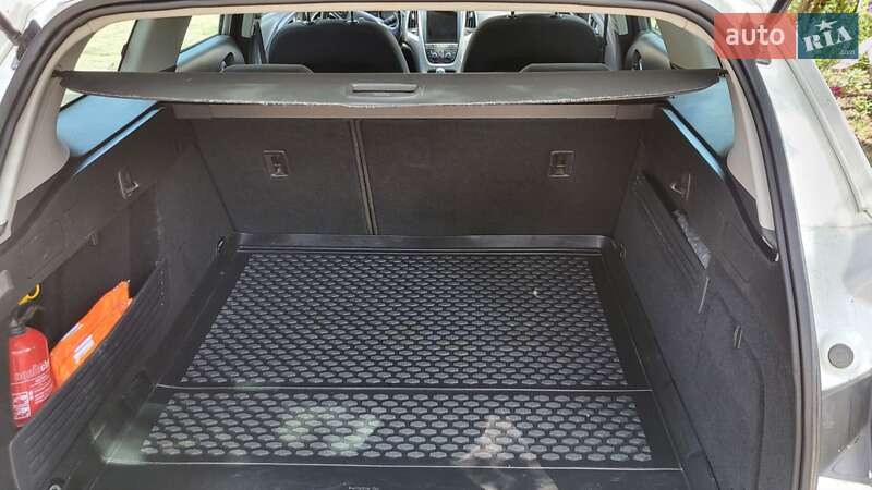 Універсал Opel Astra 2012 в Новопокровці