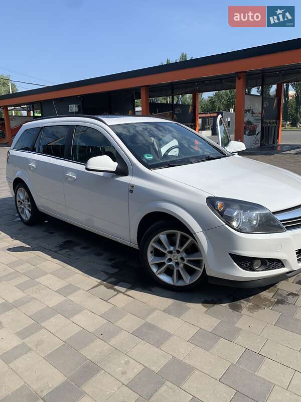 Универсал Opel Astra 2010 в Павлограде