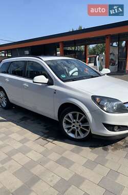 Универсал Opel Astra 2010 в 